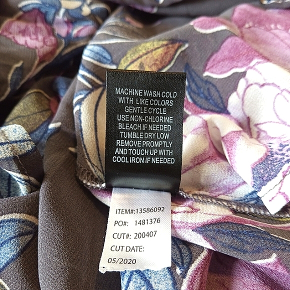 🎁 NWOT Torrid, Sheer, Hi-Lo Tunic. Elastic Waist, Short Sleeves, Fabric Buttons - Picture 16 of 16